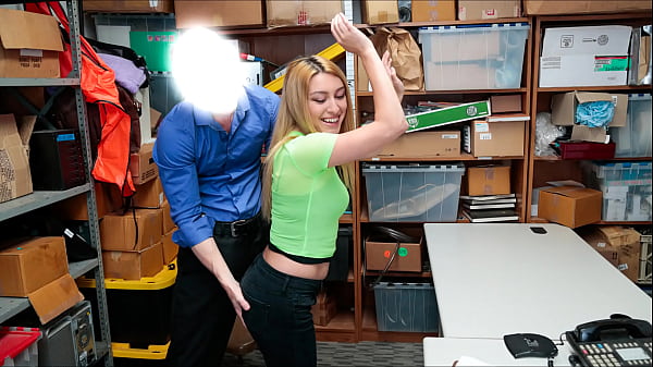 Image Store Guard Spots the Teen Attempting to Steal - Lyftersex