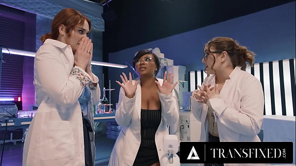 Image TRANSFIXED - DOLLS: Eva Maxim Uses Fuck Machine On Leana Lovings While Khloe Kay Fucks Siri Dahl!