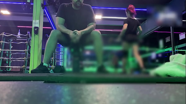 Image Novinha gostosa da academia pediu carona em troca de um presentinho