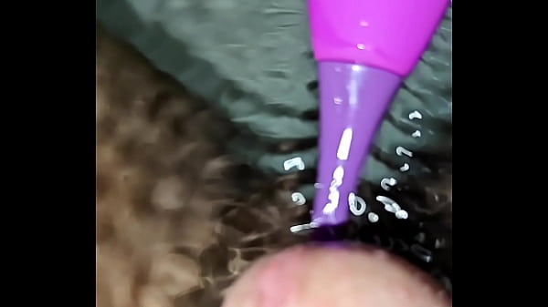 Image Hubby masturbating in vibrator