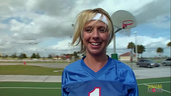 Image Football player goes home with her coach to have sex