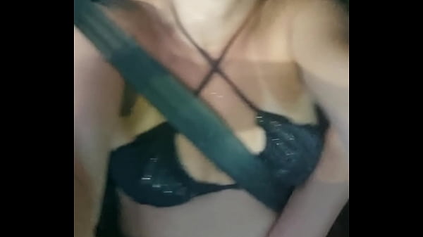 Image O motorista ficou me provocando at&eacute_ que eu ca&iacute_ de boca no pau dele dentro do carro