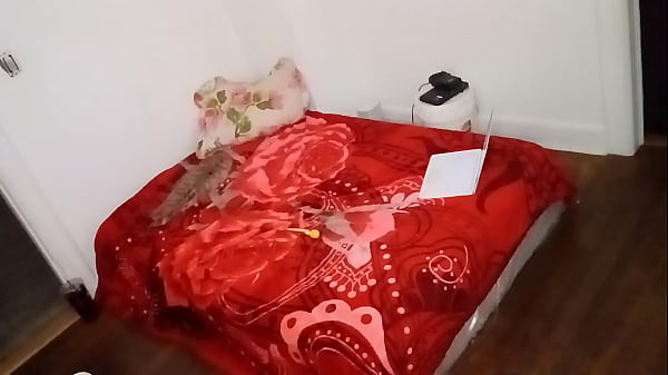 Image Kamora rose works from home