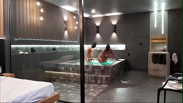 Image Tava na banheira , e rolou aquele sexo selvagem ! Morena n&atilde_o aguentou minha rola