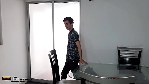 Image Pareja de hermanastros amateur en una escena de sexo intenso