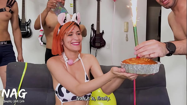 Image Jade Mercury recibe de regalo una torta tres leches, y un gangbang!