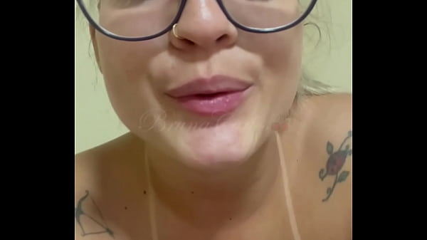 Image PUNHETA GUIADA DA LOIRA SAFADA EXIBINDO A BUCETA MELADA PRO FERNANDO E LEITINHO