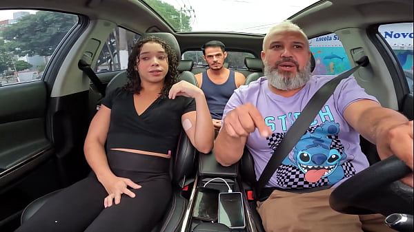 Image Julia Vass entra na carona e acaba fudendo a viagem toda