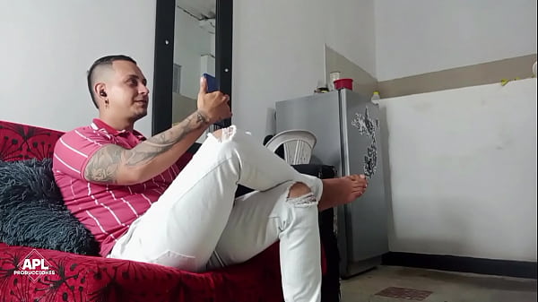 Image Marido infiel conversa por telefono con su esposa, mientras su amante le chupa la polla y luego se la folla