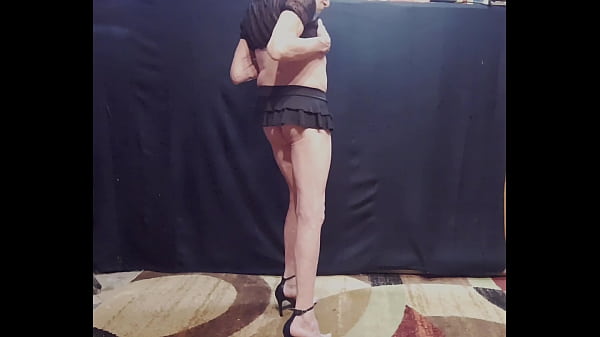 Image Busy-Bottom in a Mini-Mini skirt