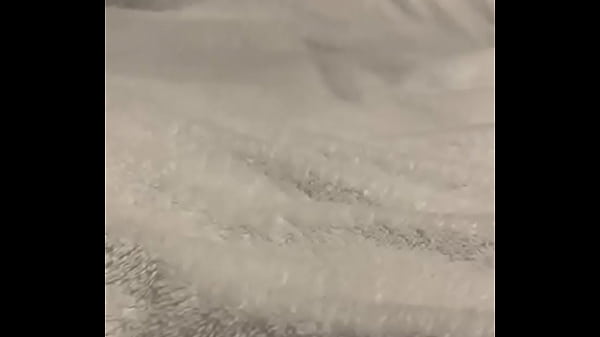 Image Fungo con anelli per pene masturbato bene. Piede scalzo.