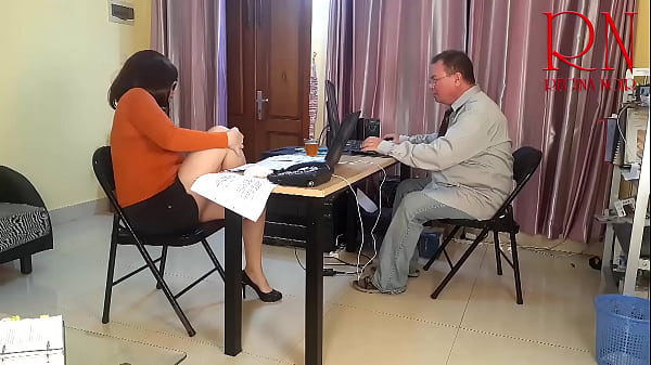 Image GROW LIKE A TOWER. Giant secretary in the office. The manager guy is very surprised by her height. LONG VIDEO