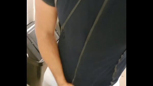 Image Mamador de boca nas picas desses machos no banheiro do metr&ocirc_