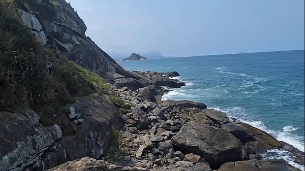 Image Turista meteu seu pauzao grosso no rabo do banhista na praia do RJ. E acabou na maior orgia