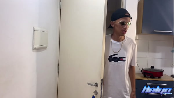 Image O PUTO PEGOU A GOSTOSA NO FLAGRA NO BANHO E ACABOU DANDO ROLA