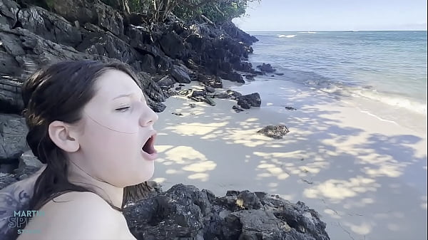 Image Met model Margo Von Teese on the beach, it all ended in passionate sex against the backdrop of the sea