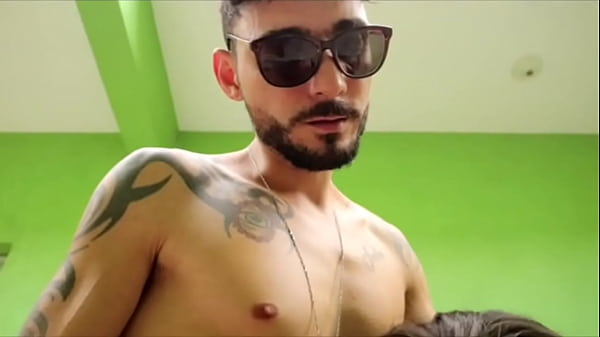 Image casada acaba dando para o vizinho quando o marido vai trabalhar