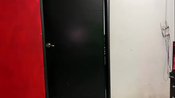 Image FOLLADA CASERA DE PIE Y CORRIDA EN GRAN CULO DE MORENA CON CURVAS