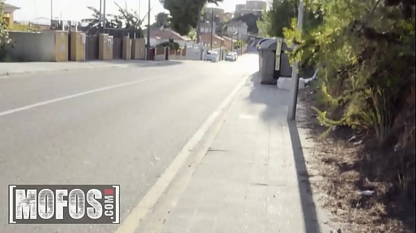 Image Jordi ENP Finds Stunning Babe Serenia Keer On The Side Of The Road Looking Really Hot And Hungry For A Dick - MOFOS