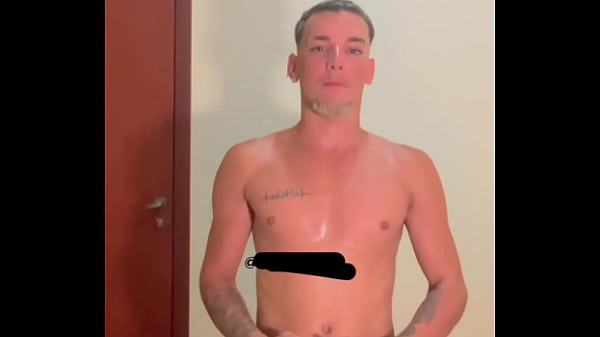 Image Novinho dotado famosinho do tiktok faz v&iacute_deo dan&ccedil_ando de cueca balan&ccedil_ando a picoca