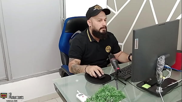 Image Mi jefe me descubri&oacute_ toc&aacute_ndome y le chupe la polla para que no me despidiera