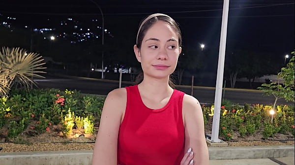 Image Hermosa chica la dejan plantada en la calle y le ofrezco mi ayuda para llevarla a su casa, Ella me pago de una manera muy deliciosa