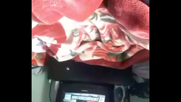 Image Joven amanece parolo se masturba para seguir en cama, se levanta y hecha otro para empezar el dia prt1