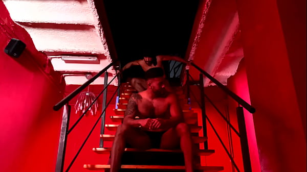 Image Extrait | Danse sensuelle et baise d&eacute_brid&eacute_e entre Rudy Fasso & Favio Vader
