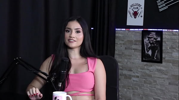 Image Seu primeiro conte&uacute_do porn&ocirc_ veio com um ficante, e teve boa experi&ecirc_ncia com um ator, e seu m&eacute_nage... - Karen Gon&ccedil_alves (SHEER/RED)