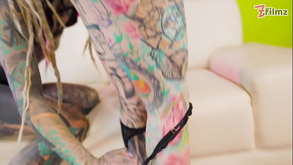 Image ANAL QUEEN Anuskatzz Uses big dick to Invite Australian tattooed anal Slut in europ