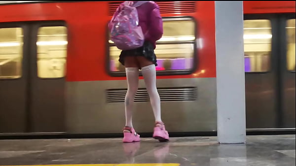 Image Public school girl in the swbway UPSKIRT