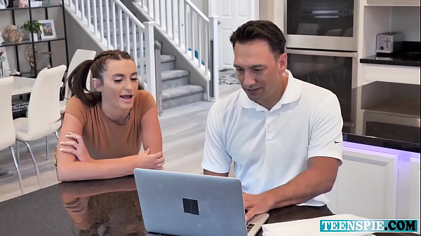 Image Teen Mia Taylor Ask for a Ride