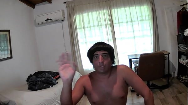 Image mostrando su cuerpo y sus juguetes