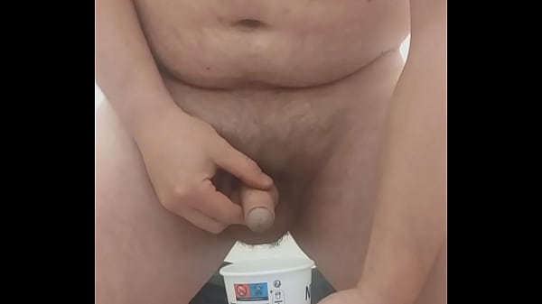 Image VID 440 Masturbare baut sperma si pisat (8min)