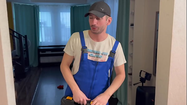 Image The plumber excited the client so much and he couldn&rsquo_t resist giving him a blowjob and giving himself away - 457
