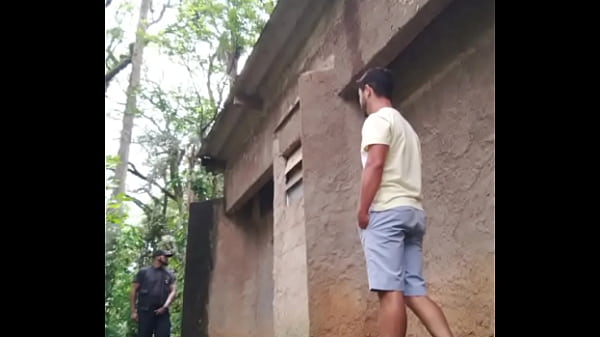 Image Seguran&ccedil_a safado colocou o Baixinho no colo e meteu rola