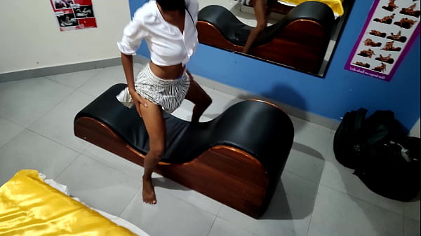 Image DELICIOSA MORENA FLACA VISITA A SU PADRASTRO PARA OBSEQUIARLE ALGO ESPECIAL. PORNO REAL CASERO GRATIS. LA MORENA QUIERE SEXO LENTO Y DISCRETO