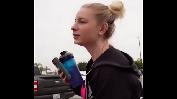 Image Fit MILF gets fucked in car after gym
