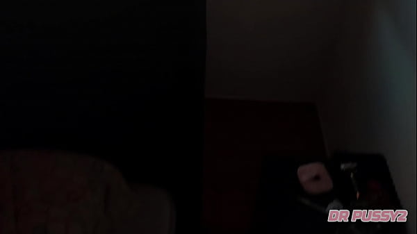 Image QUASE FUI APANHADA PELO MEU PAI A MAMAR O ENORME PAU DO MEU CUNHADO E ENGOLI TUDO