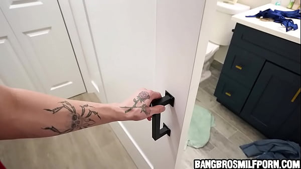 Image Creeping on his hot stemom while she showers