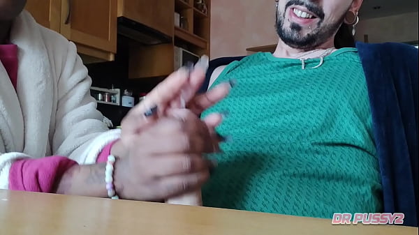 Image MASTURBEI O MELHOR AMIGO DO MEU MARIDO E DEIXEI ELE FILMAR SEM O CORNO SABER