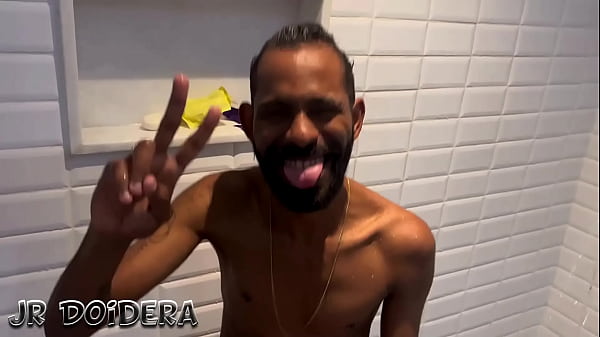 Image Fodendo a magrinha casada no banheiro da festa sem marido saber