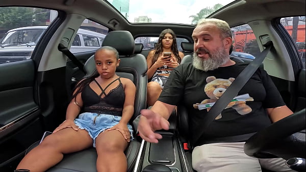 Image An&acirc_zinha do Mau peladinha no carro e aprontando pelas ruas de S&atilde_o Paulo
