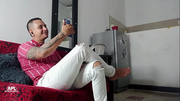 Image Estoy aburrido y cachondo porque mi mujer se fue de viaje, pero afortunadamente viene mi vecina a ayudarme a pasar el rato