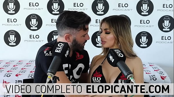 Image VEVE VALENCIA MUESTRA LA COLA EN EL CUARTO PICANTE