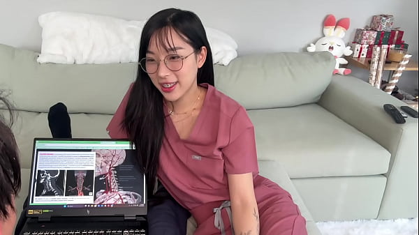 Image Estudiante de medicina de AMAF Elle Lee le devuelve el favor a su tutor