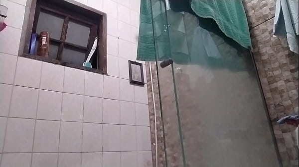 Image Lavando a bucetinha peludinha e o cuzinho pra gozar com meu vibrador