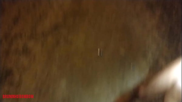 Image Casal fazendo sexo com o motorista do Uber no meio da rua
