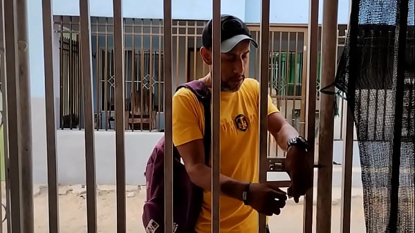 Image Vecino pervertido no aguanta ver el gran culo de su vecina que termina foll&aacute_ndola duro como a ella le gusta