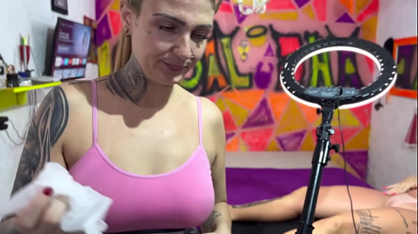 Image Fui no studio de tatuagem tatuar minha buceta fiquei com muito tes&atilde_o !Minha tatuadora chupo a tinta que escorria na minha buceta .( Fudi com meus tatuadores)